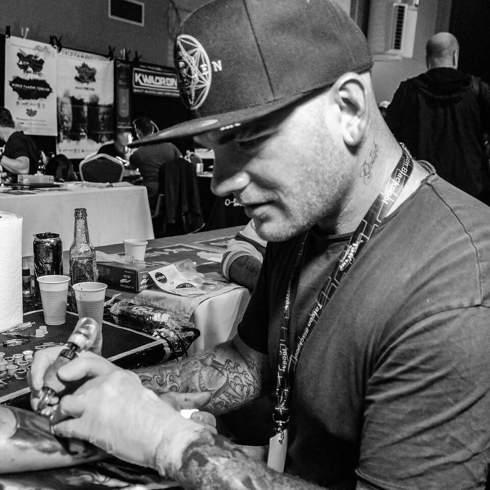 The Difference Between 'Stick-and-Poke' Tattoos vs. Machine Tattoos (and  Why It Matters) | Lifehacker
